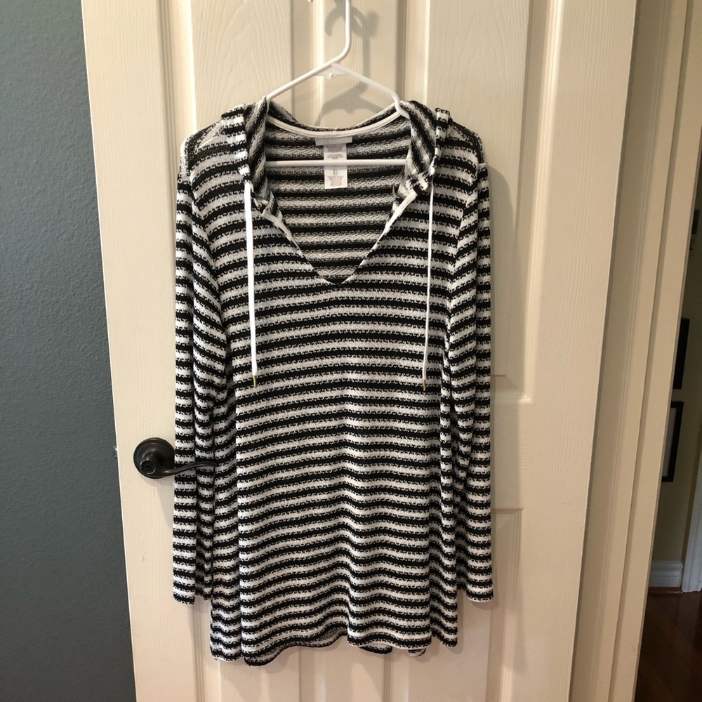 LA BLANCA BEACH COVER-UP, SIZE SMALL, BLACK AND WHITE, NEVER WORN